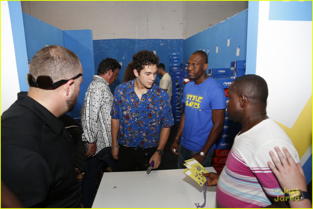 Austin Mahone Donates Over 100 Pairs of Shoes to Kids in South Florida