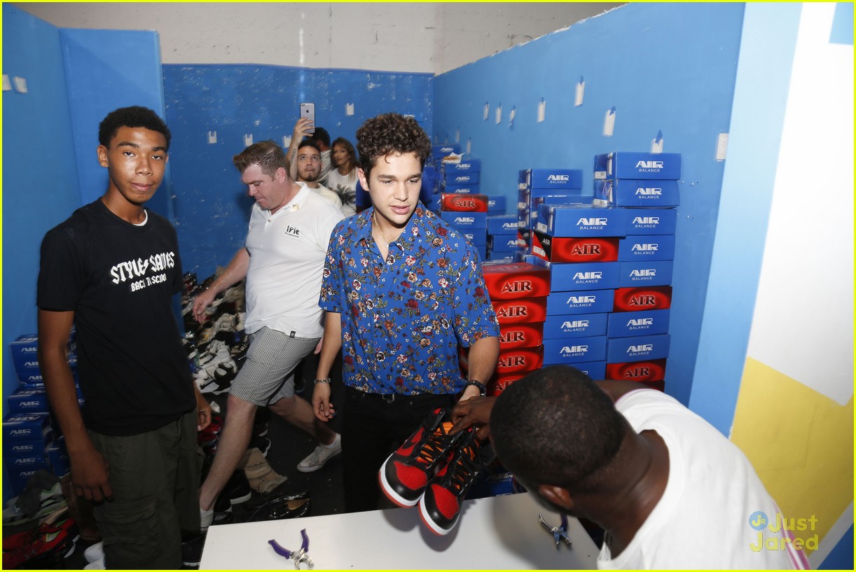 Austin Mahone Donates Over 100 Pairs of Shoes to Kids in South Florida