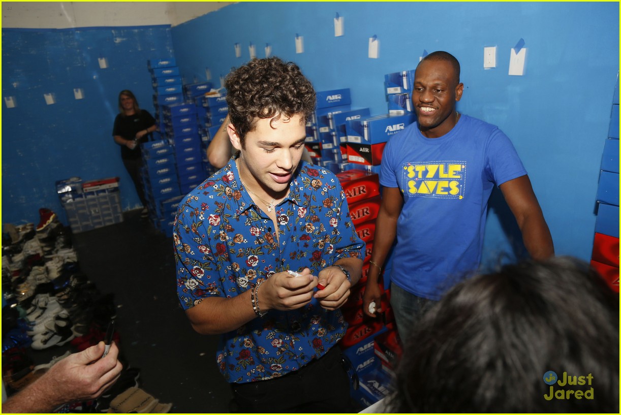 Austin Mahone Donates Over 100 Pairs of Shoes to Kids in South Florida