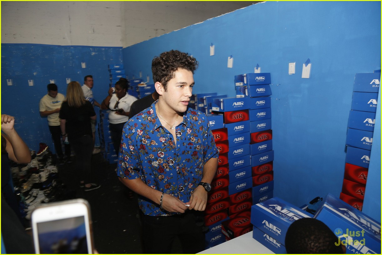 Austin Mahone Donates Over 100 Pairs of Shoes to Kids in South Florida