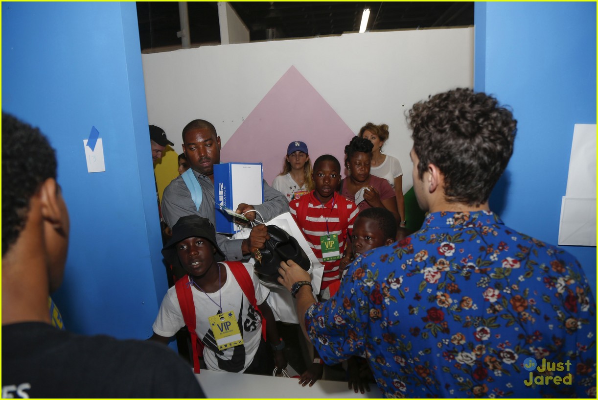 Austin Mahone Donates Over 100 Pairs of Shoes to Kids in South Florida