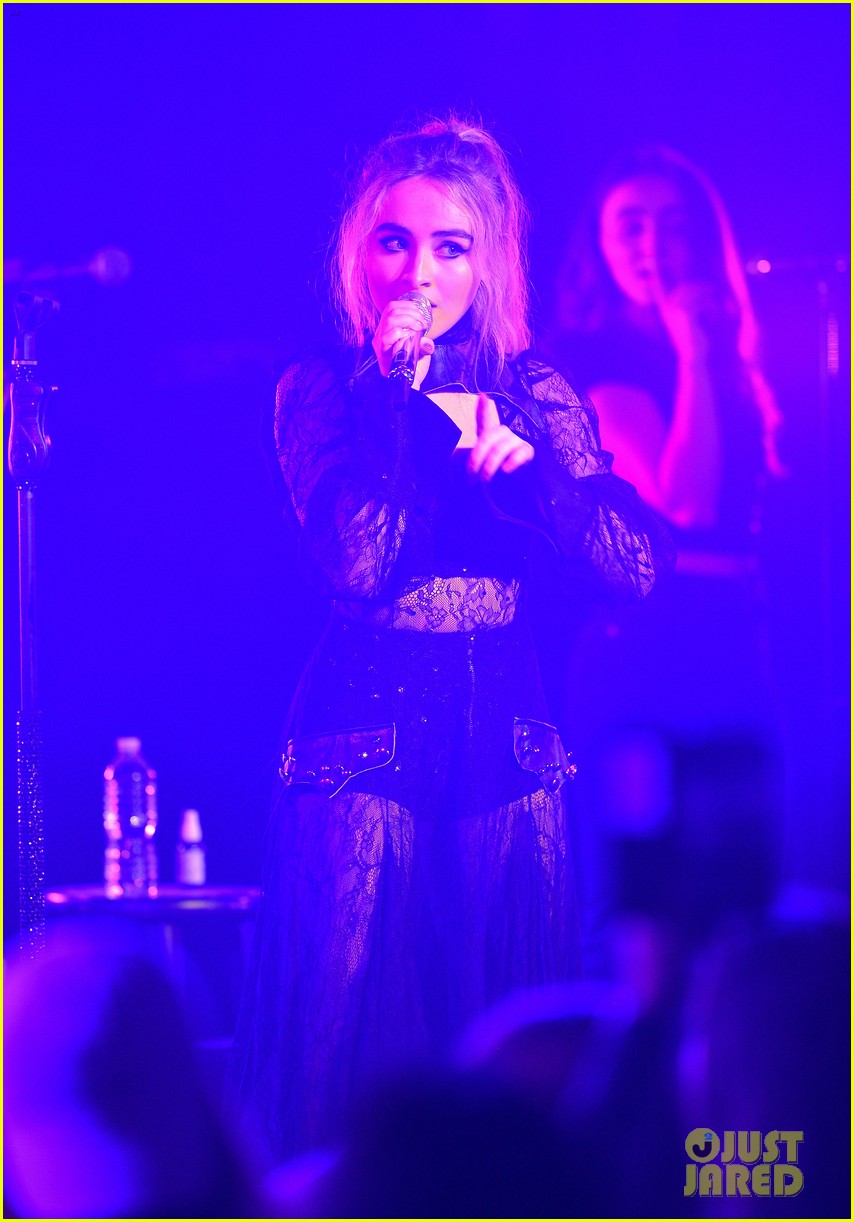 Sabrina Carpenter Chows Down on French Fries Before Taking the Stage
