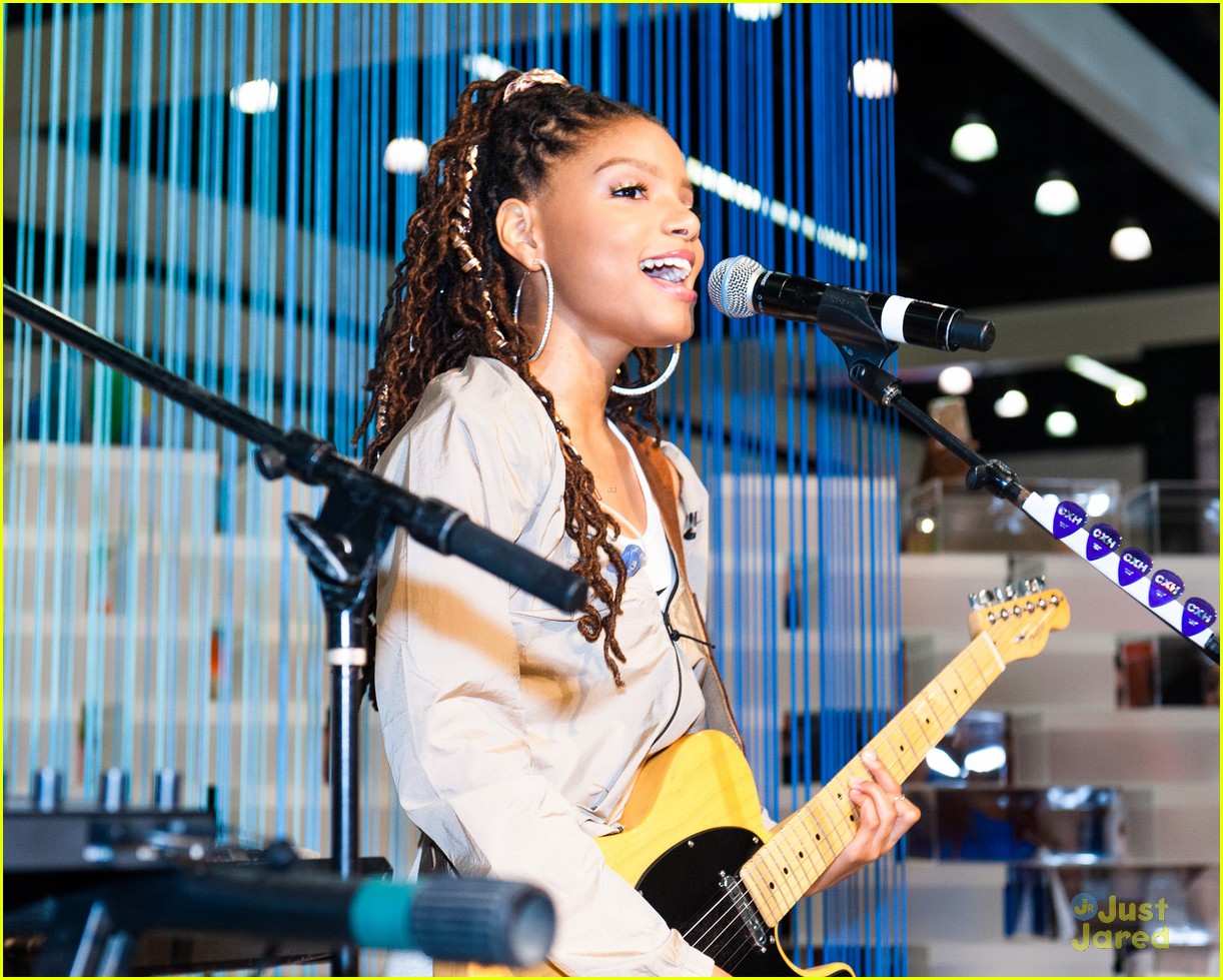 Debby Ryan & Nia Sioux Team Up for BeautyCon LA Panel