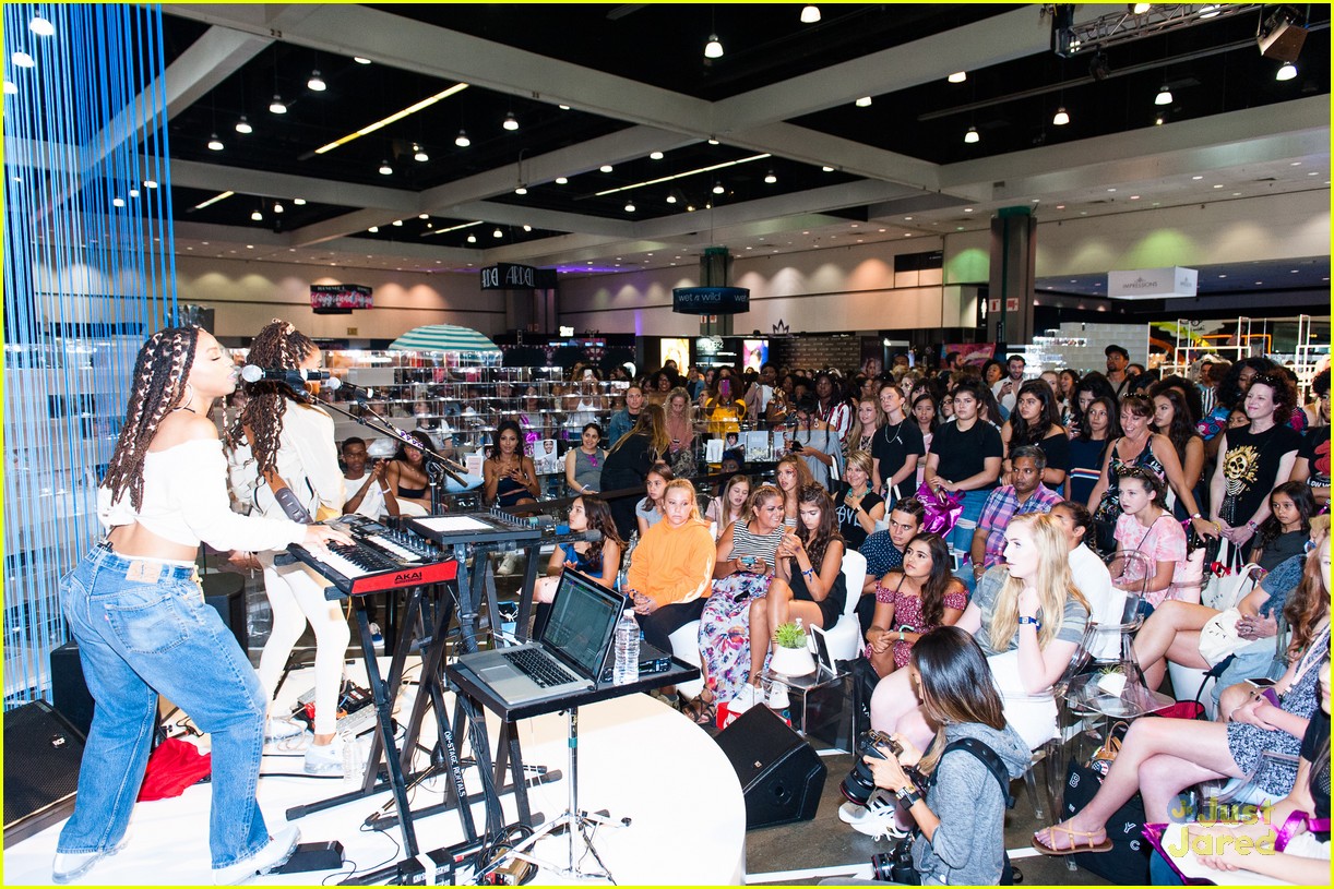 Debby Ryan & Nia Sioux Team Up for BeautyCon LA Panel