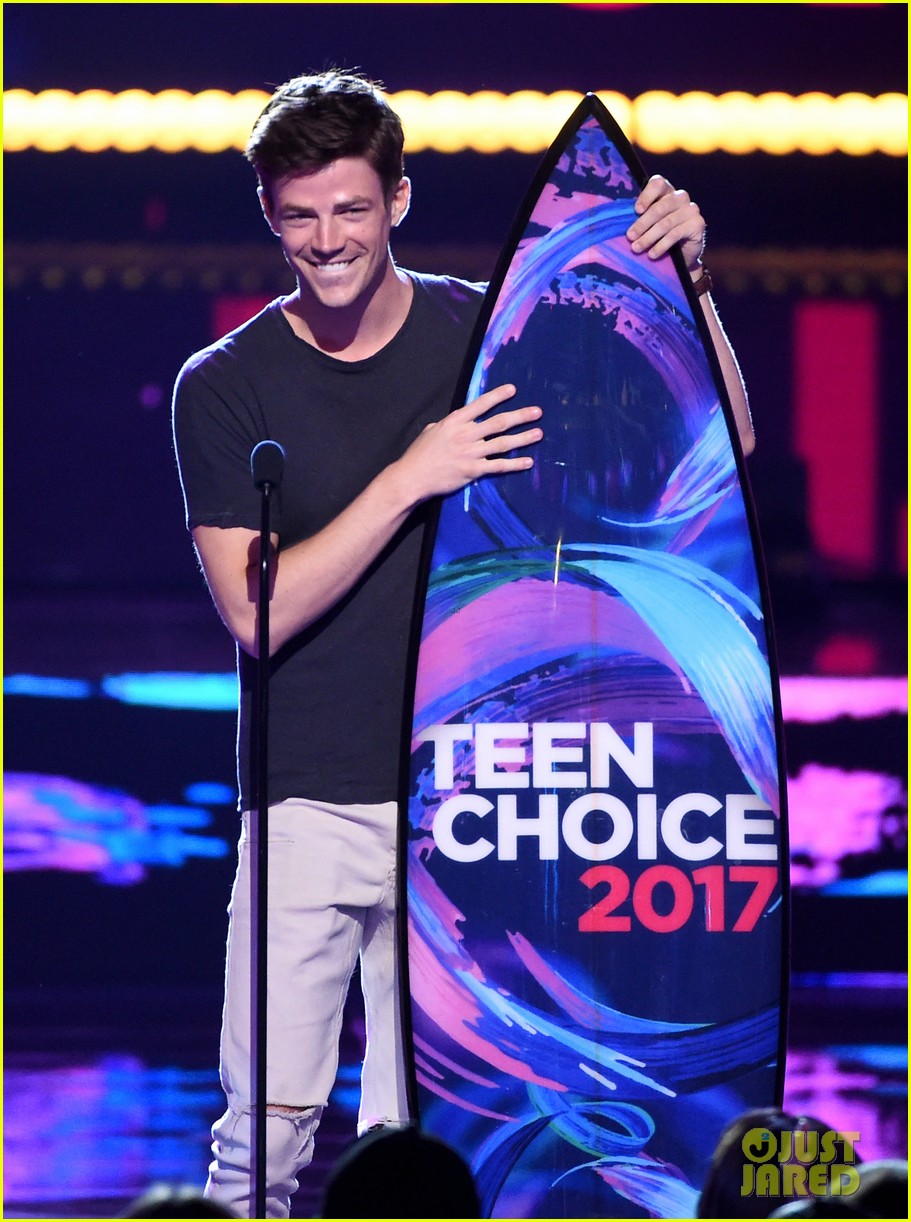 Superhero Stars Grant Gustin & Melissa Benoist Both Win at Teen Choice Awards 2017!
