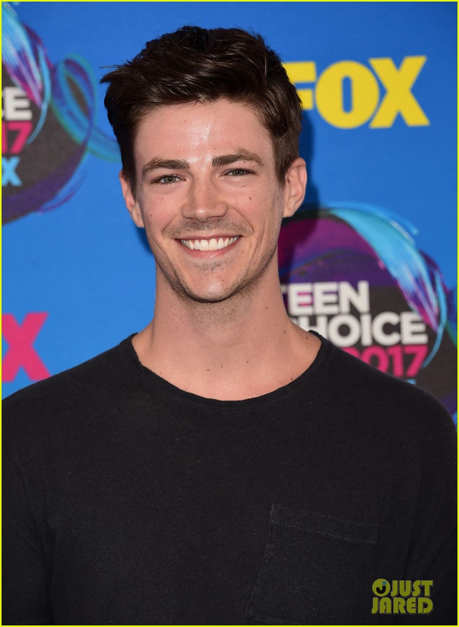 Superhero Stars Grant Gustin & Melissa Benoist Both Win at Teen Choice Awards 2017!