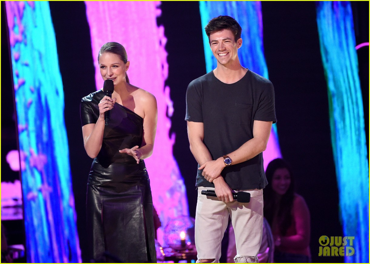 Superhero Stars Grant Gustin & Melissa Benoist Both Win at Teen Choice Awards 2017!