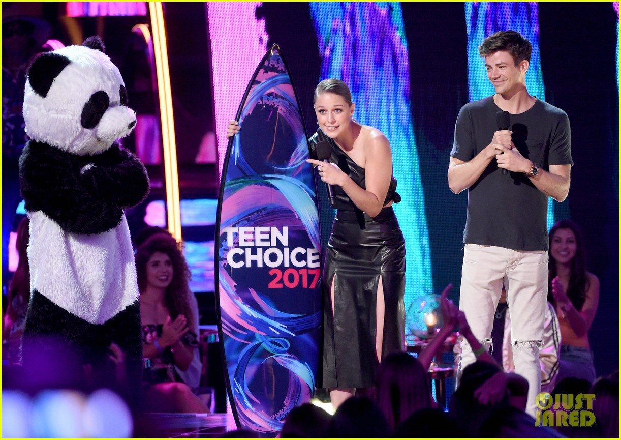Superhero Stars Grant Gustin & Melissa Benoist Both Win at Teen Choice Awards 2017!