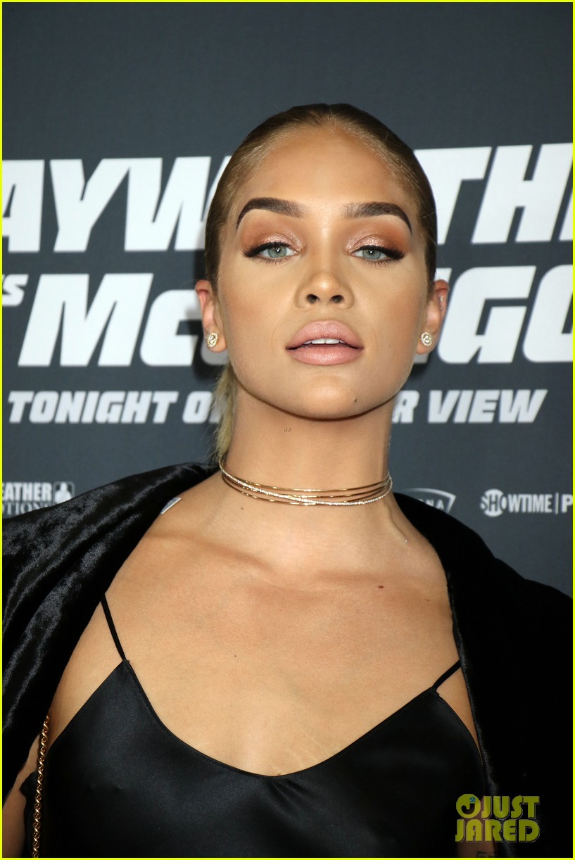 Nick Jonas & Jasmine Sanders Arrive in Style for the Big Fight in Vegas!