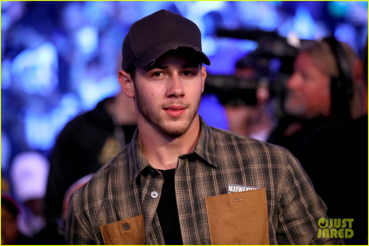 Nick Jonas & Jasmine Sanders Arrive in Style for the Big Fight in Vegas!