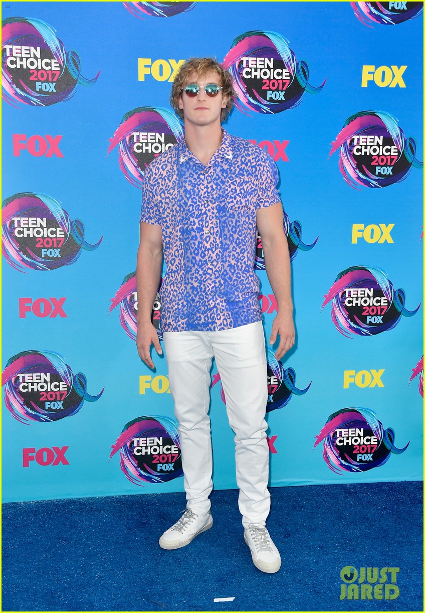 Logan Paul & Liza Koshy Are the Top Web Stars at Teen Choice Awards 2017!