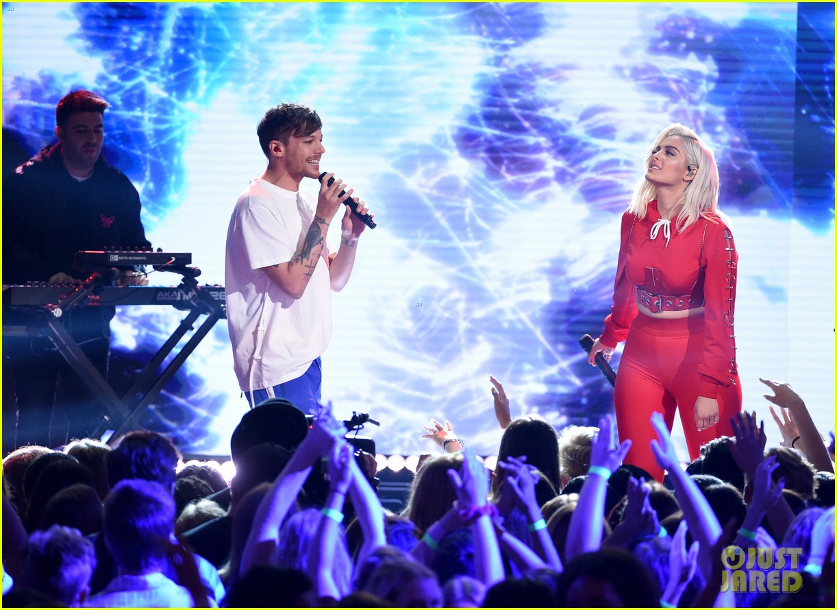 Louis Tomlinson & Bebe Rexha Match in Black & White at Teen Choice Awards 2017