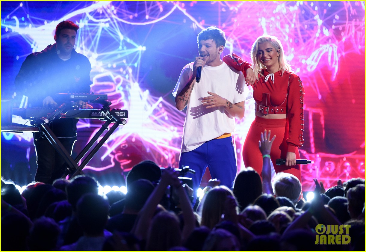 Louis Tomlinson & Bebe Rexha Match in Black & White at Teen Choice Awards 2017
