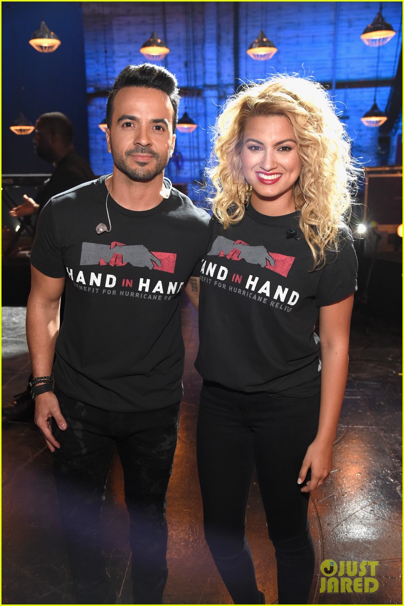 Justin Bieber Answers Phone Calls at the Hand in Hand Telethon!