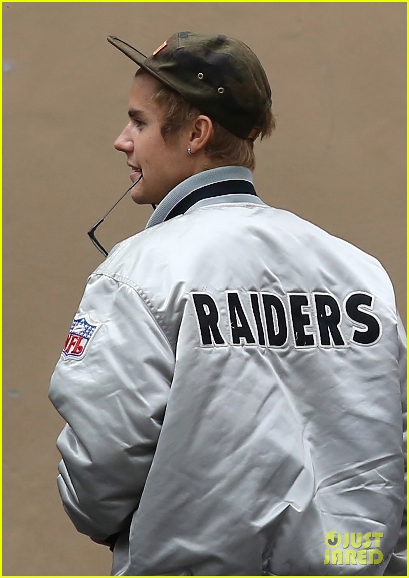Justin Bieber Spends the Afternoon at the Studio