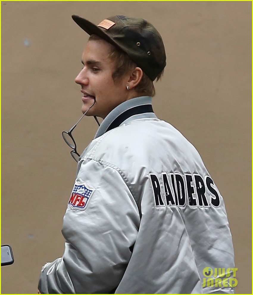 Justin Bieber Spends the Afternoon at the Studio