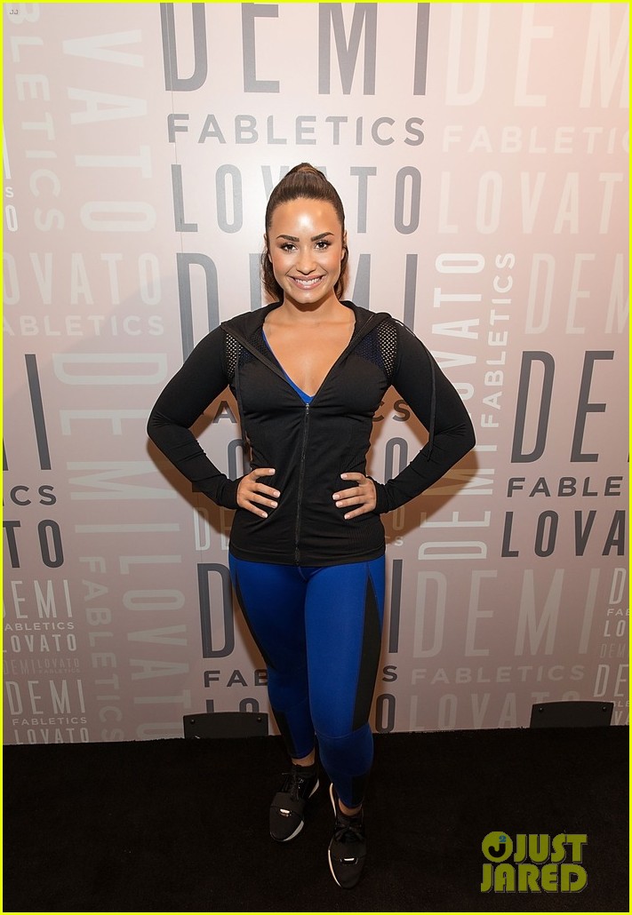 Demi Lovato Had So Many Fans Come to Meet & Greet!