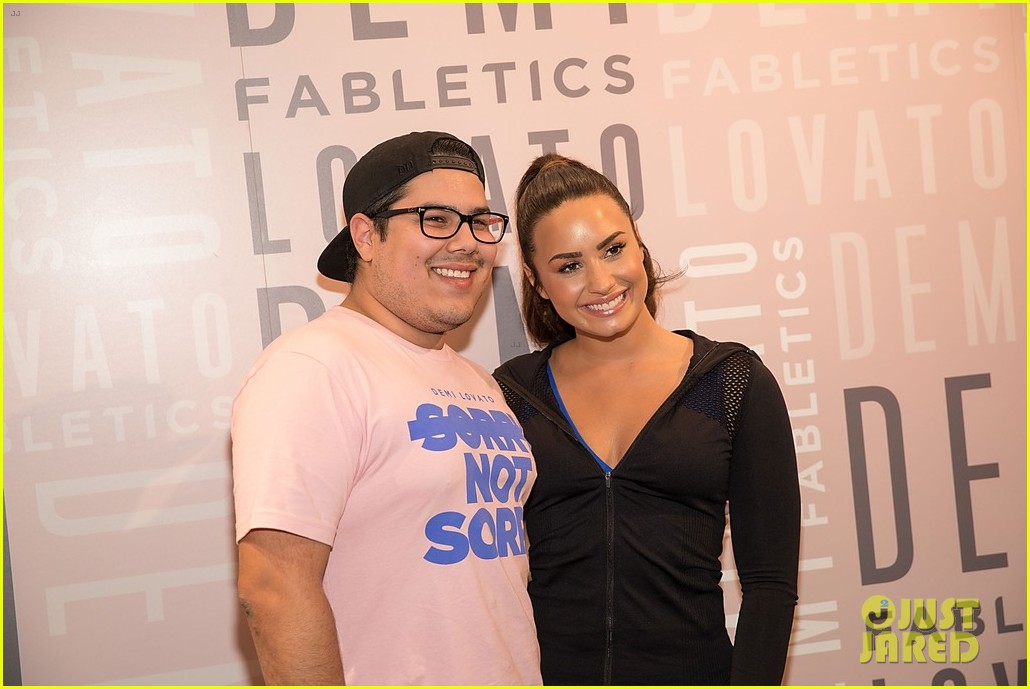 Demi Lovato Had So Many Fans Come to Meet & Greet!