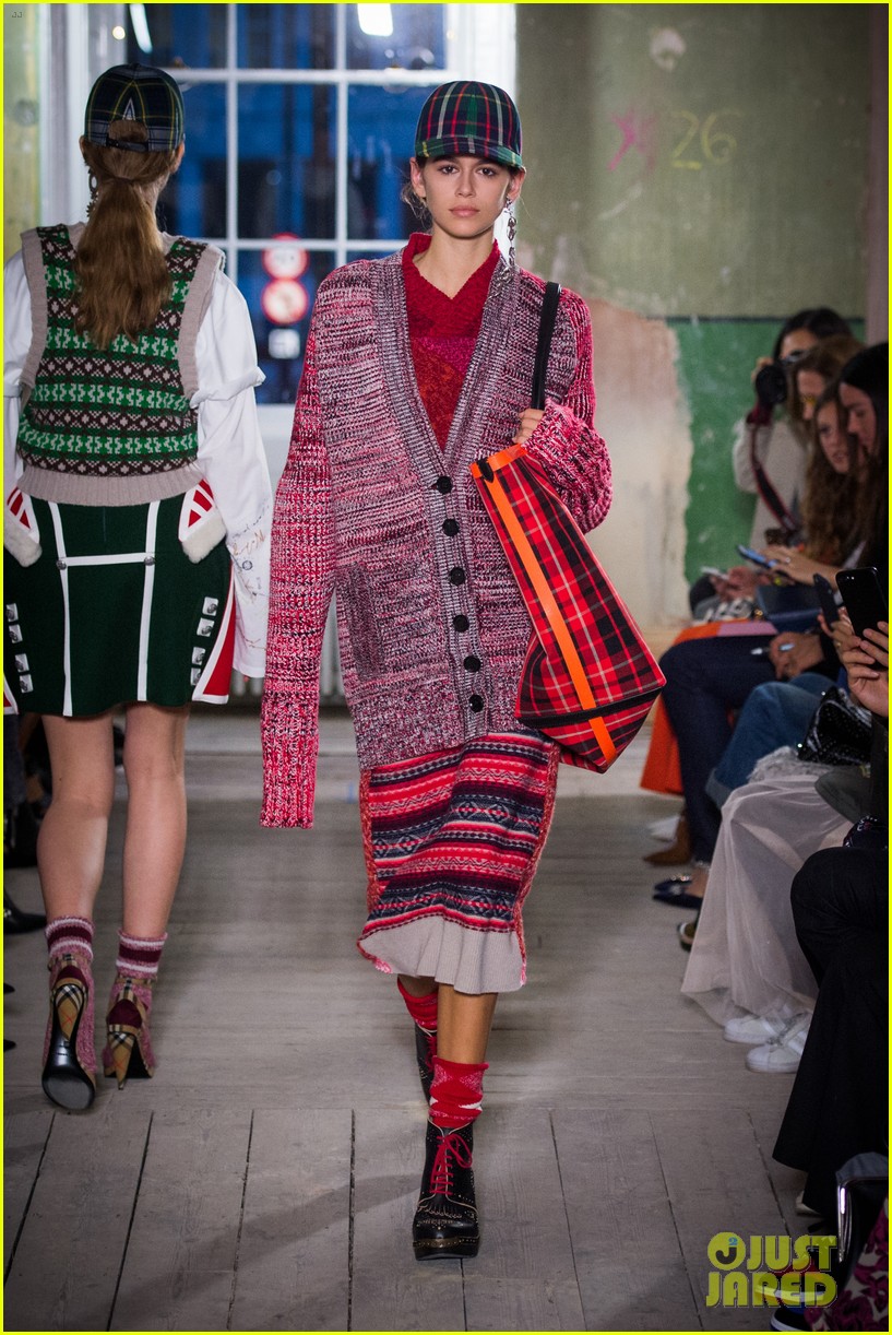 Kaia & Presley Gerber Walk in Burberry's LFW Show