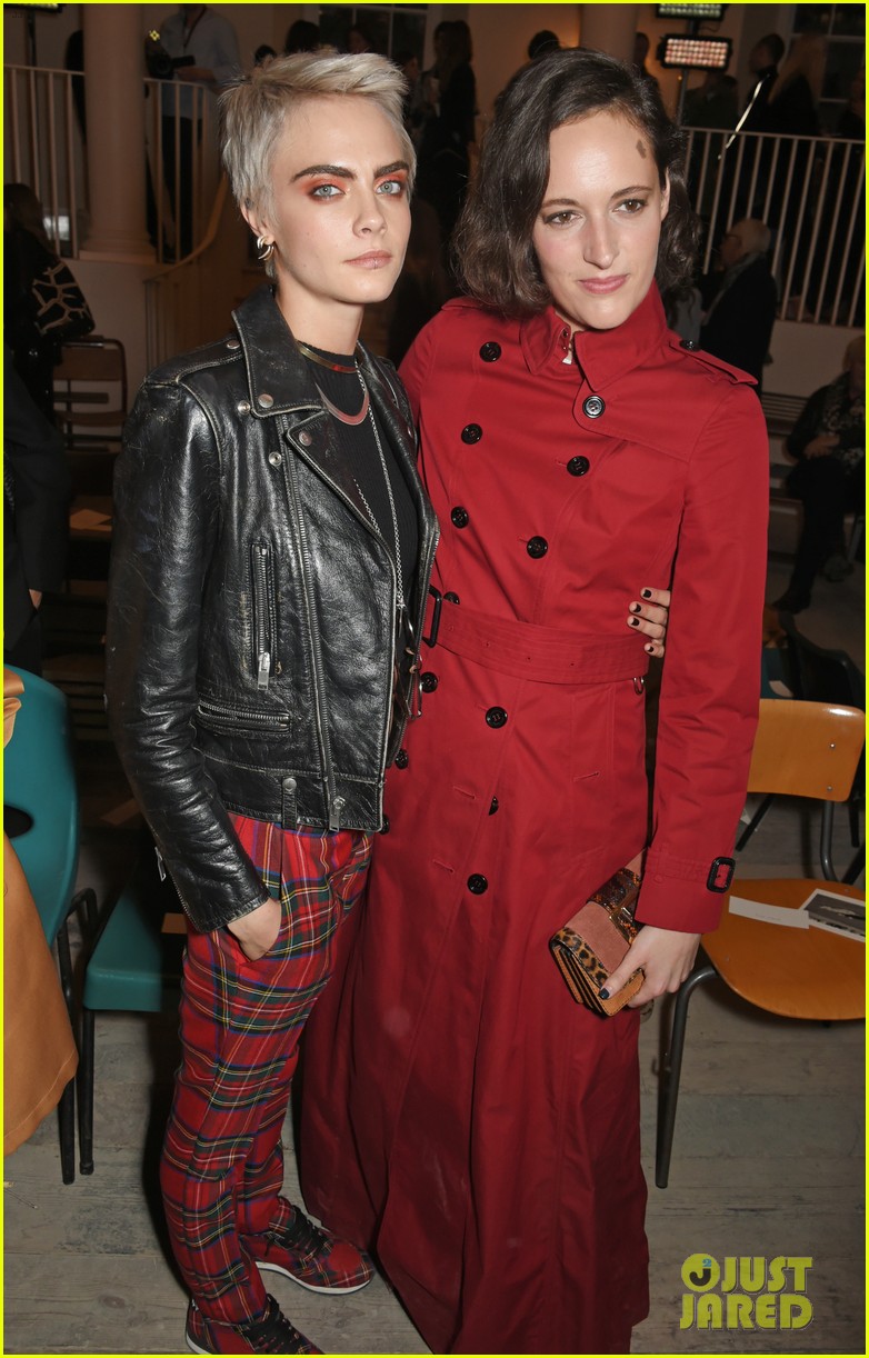 Kaia & Presley Gerber Walk in Burberry's LFW Show