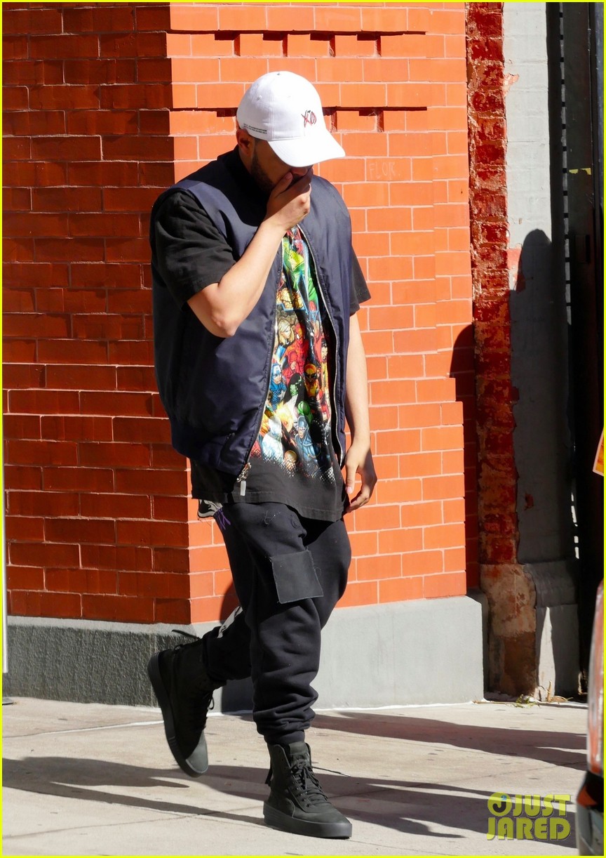 Selena Gomez & The Weeknd Hang Out at Her NYC Apartment