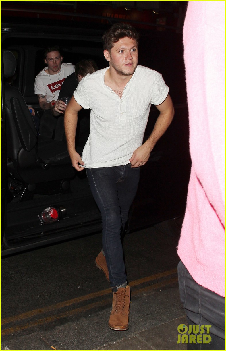 Niall Horan Takes Flicker Sessions Tour to London!