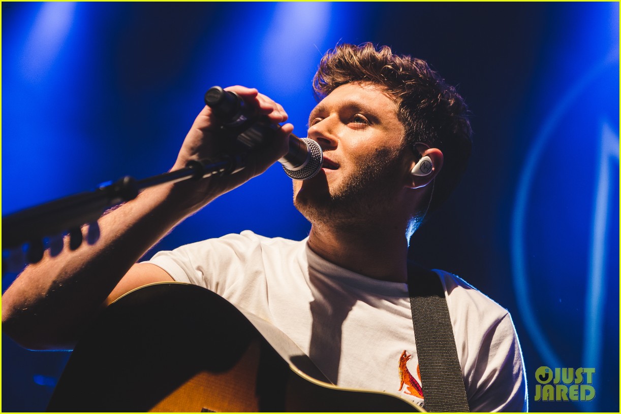 Niall Horan Takes Flicker Sessions Tour to London!