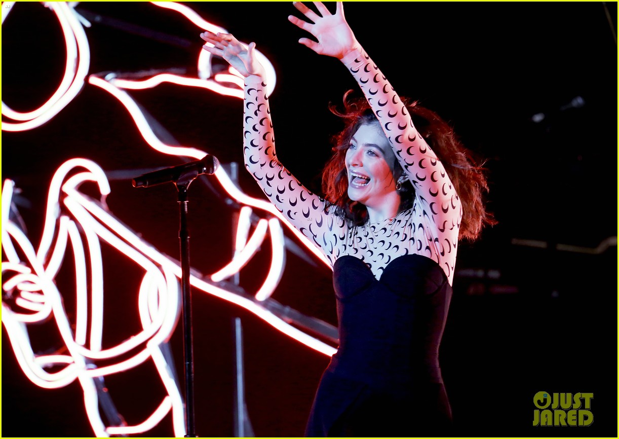 Lorde 'Channels the Spirits' on Night One of 'Melodrama' World Tour
