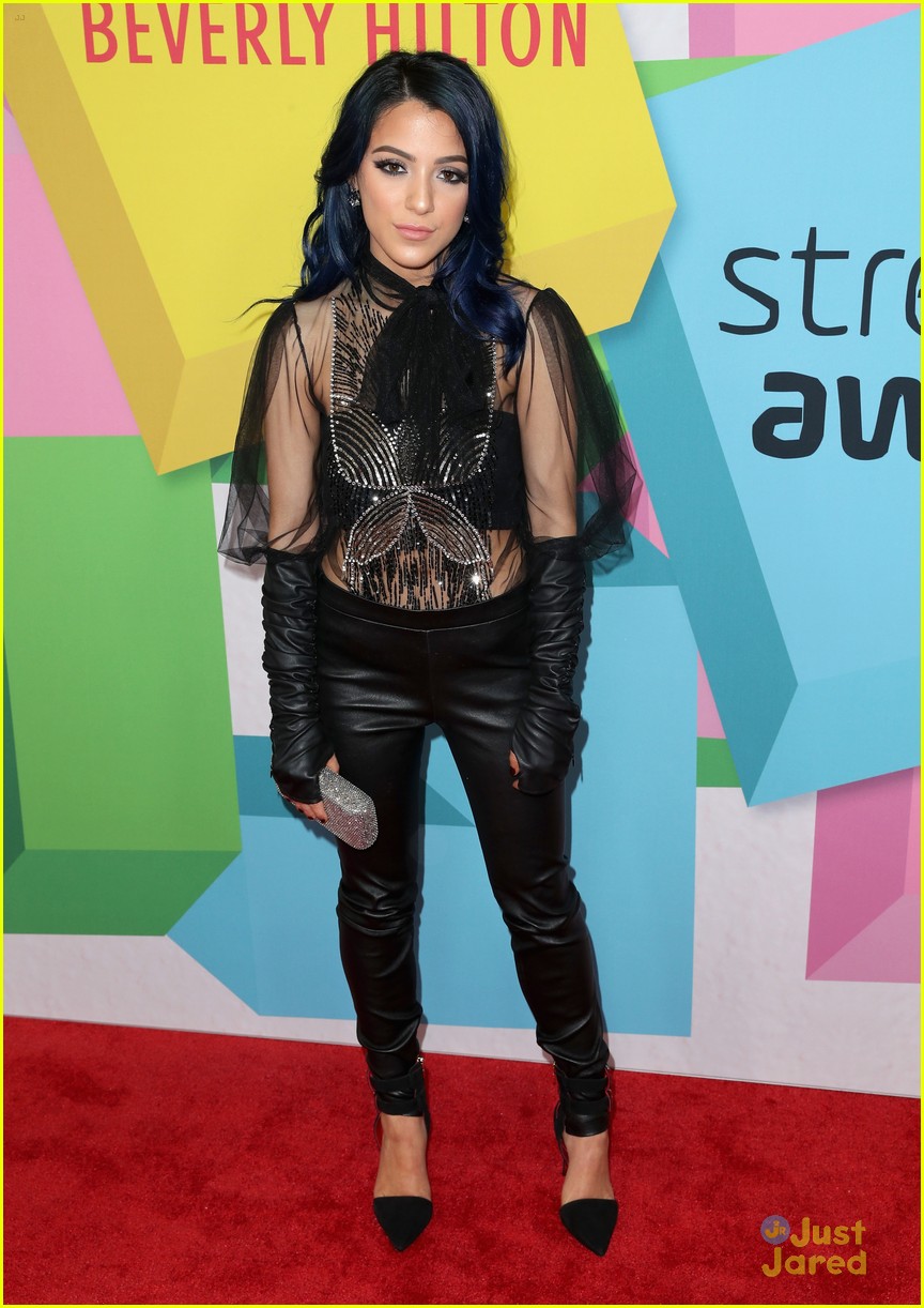 Niki & Gabi Present Alyson Stoner with Best Dance Performance Award at Streamys 2017