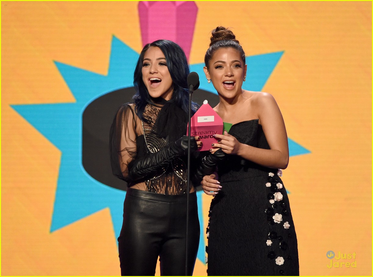 Niki & Gabi Present Alyson Stoner with Best Dance Performance Award at Streamys 2017
