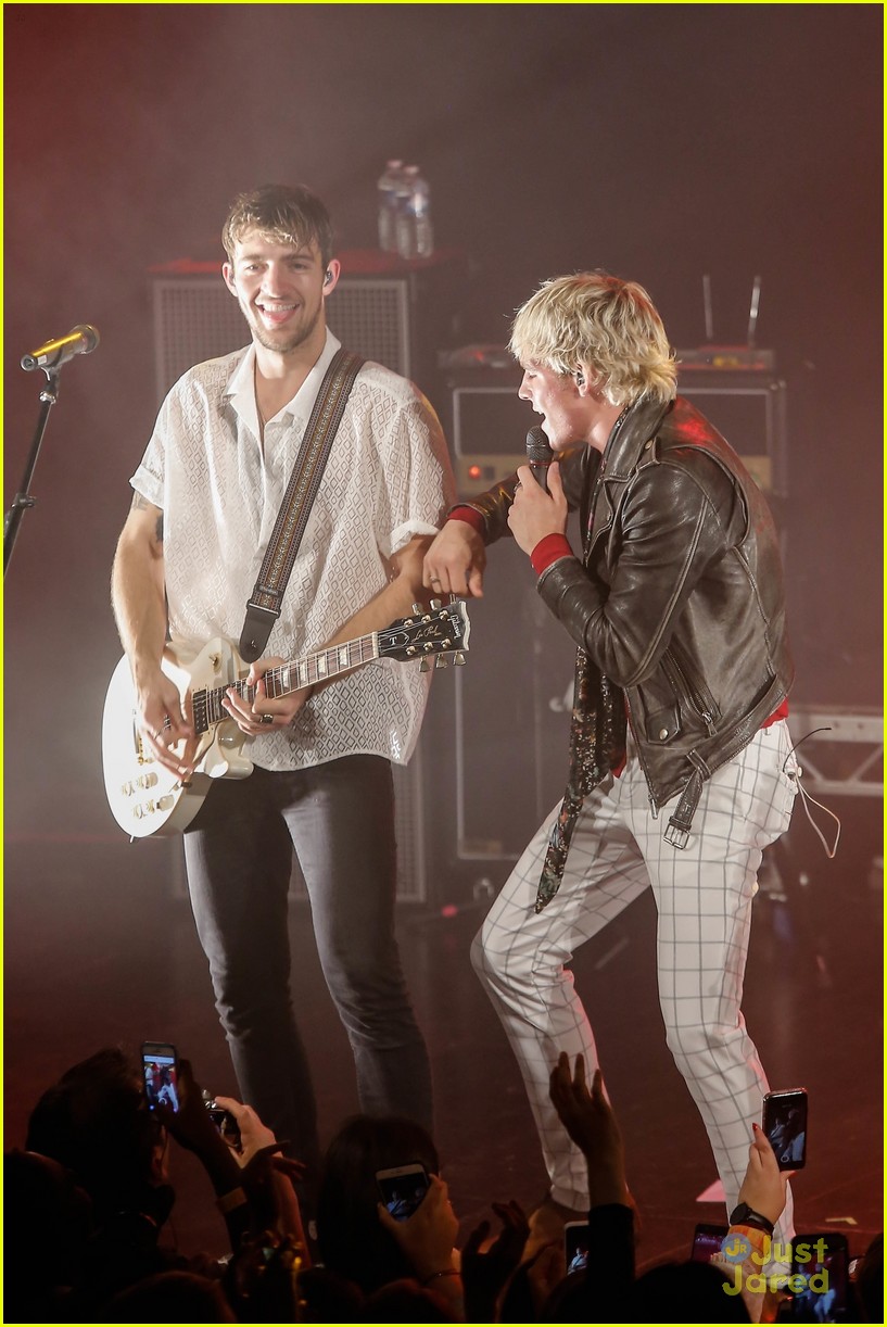 R5 Pack The Venue With Amazing Fans During Paris Concert