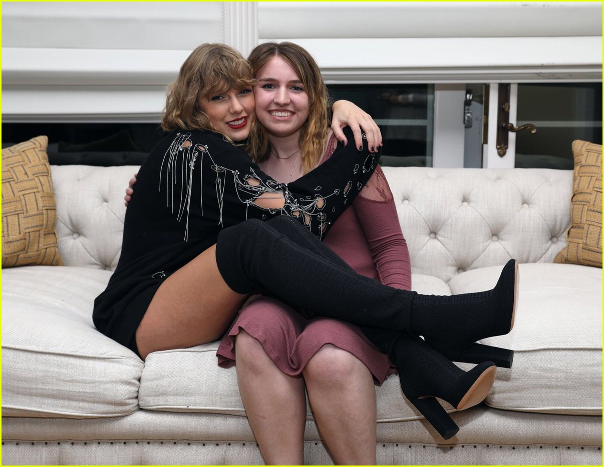 Taylor Swift Wears Snake Ring to Secret Session in Rhode Island (Photos)