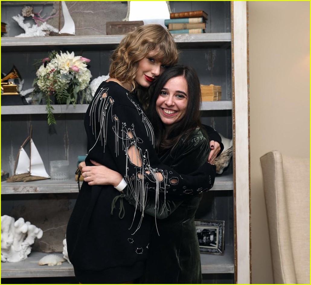 Taylor Swift Wears Snake Ring to Secret Session in Rhode Island (Photos)