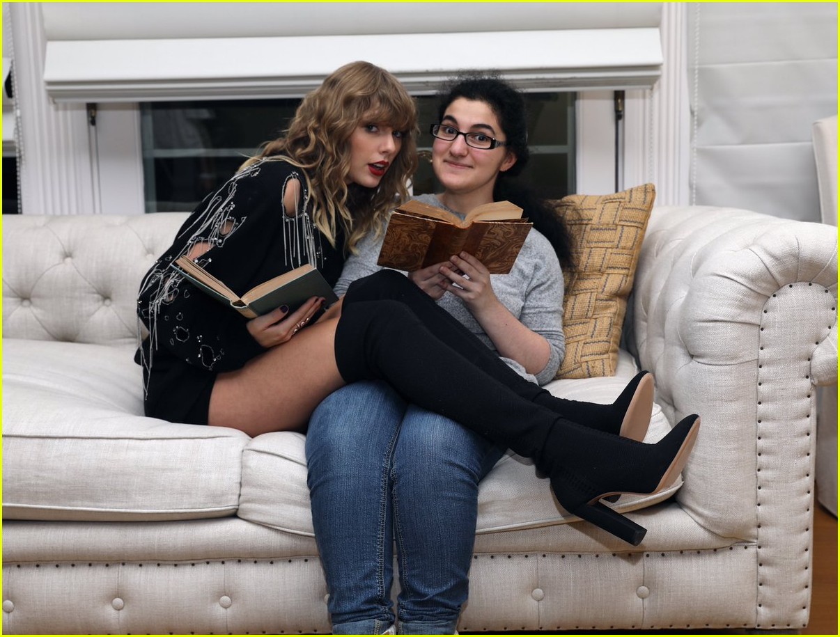 Taylor Swift Wears Snake Ring to Secret Session in Rhode Island (Photos)