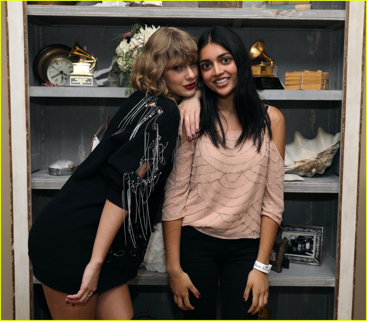 Taylor Swift Wears Snake Ring to Secret Session in Rhode Island (Photos)