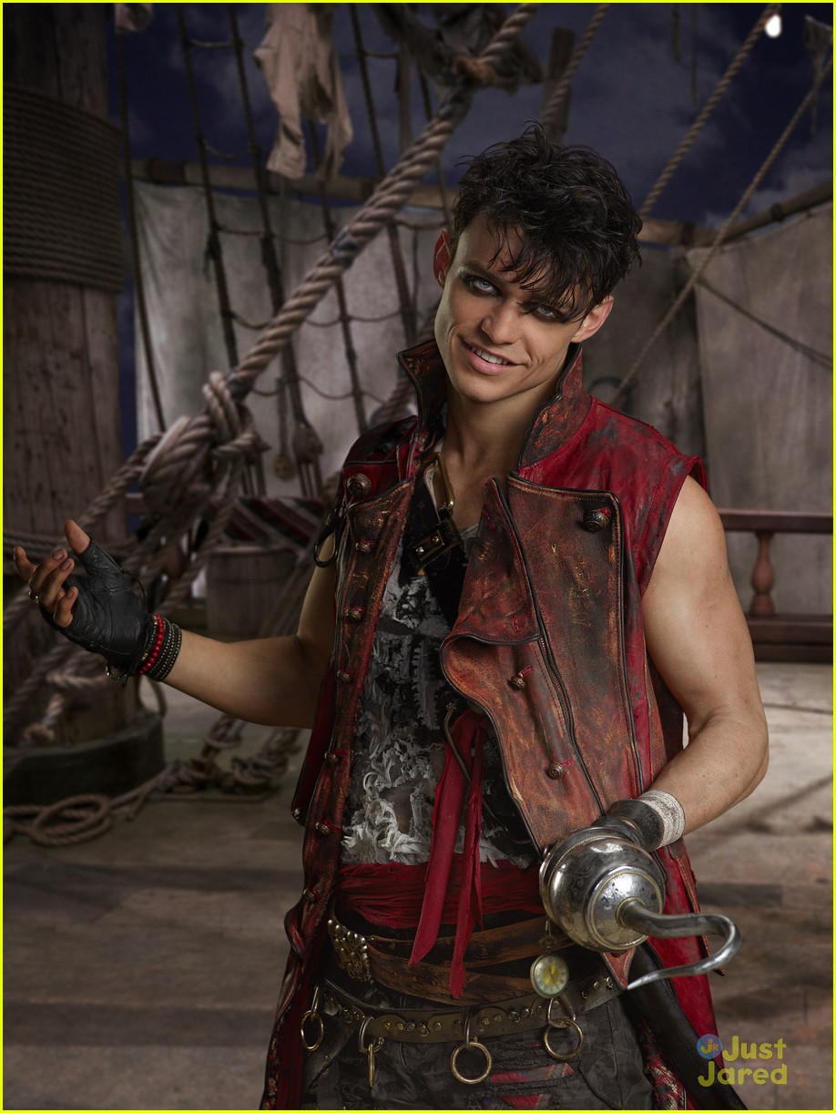 Thomas Doherty Auditioned For 'Descendants 2' With His Scottish Accent