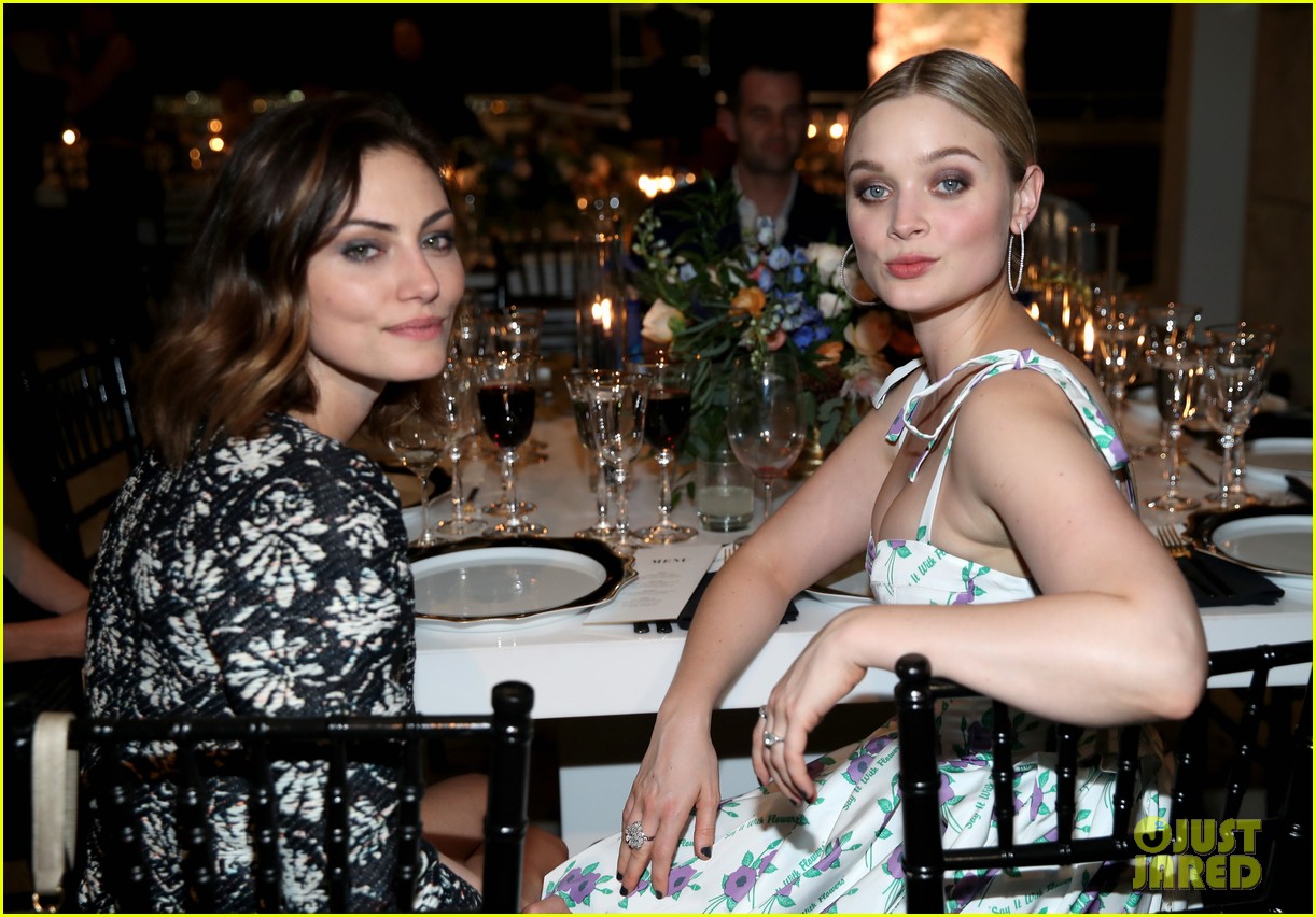 Zendaya, Elle Fanning, & Phoebe Tonkin Strut Their Stuff at InStyle Awards
