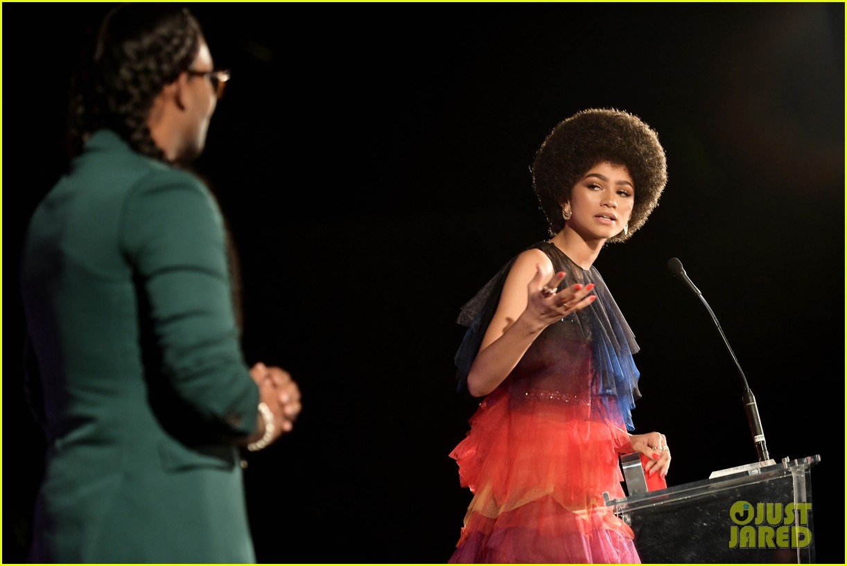 Zendaya, Elle Fanning, & Phoebe Tonkin Strut Their Stuff at InStyle Awards