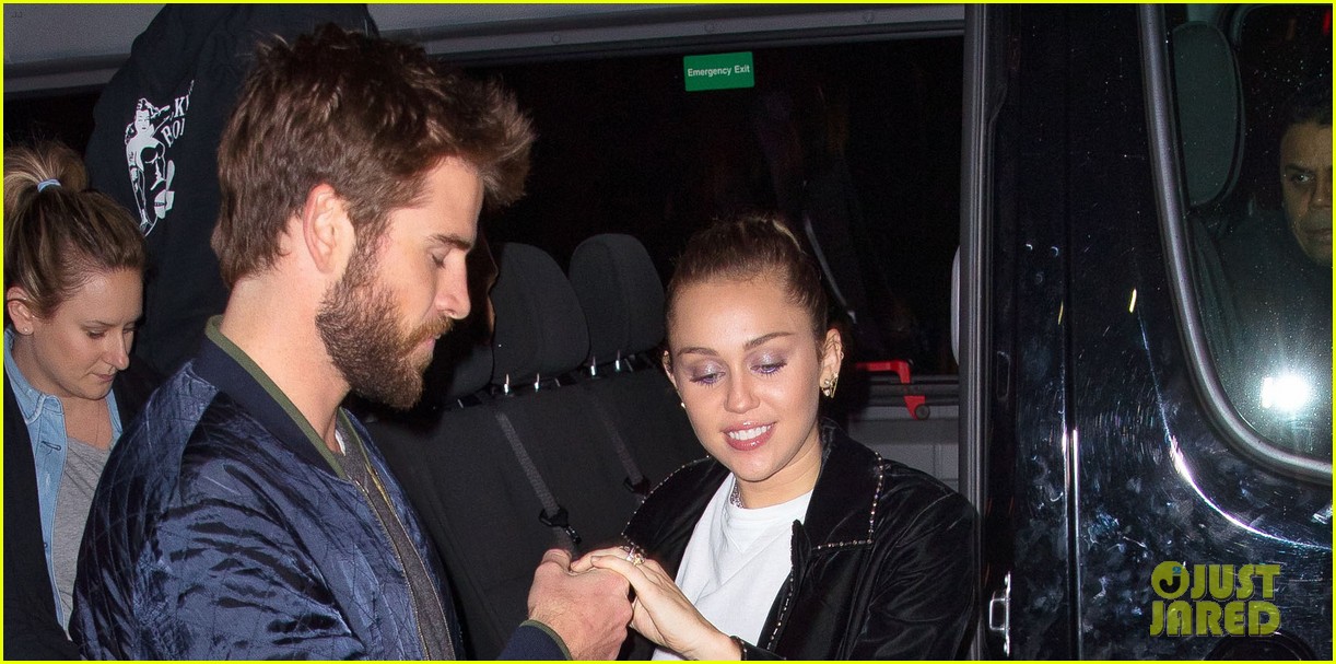 Miley Cyrus & Liam Hemsworth Look Picture Perfect at 'SNL' Party!