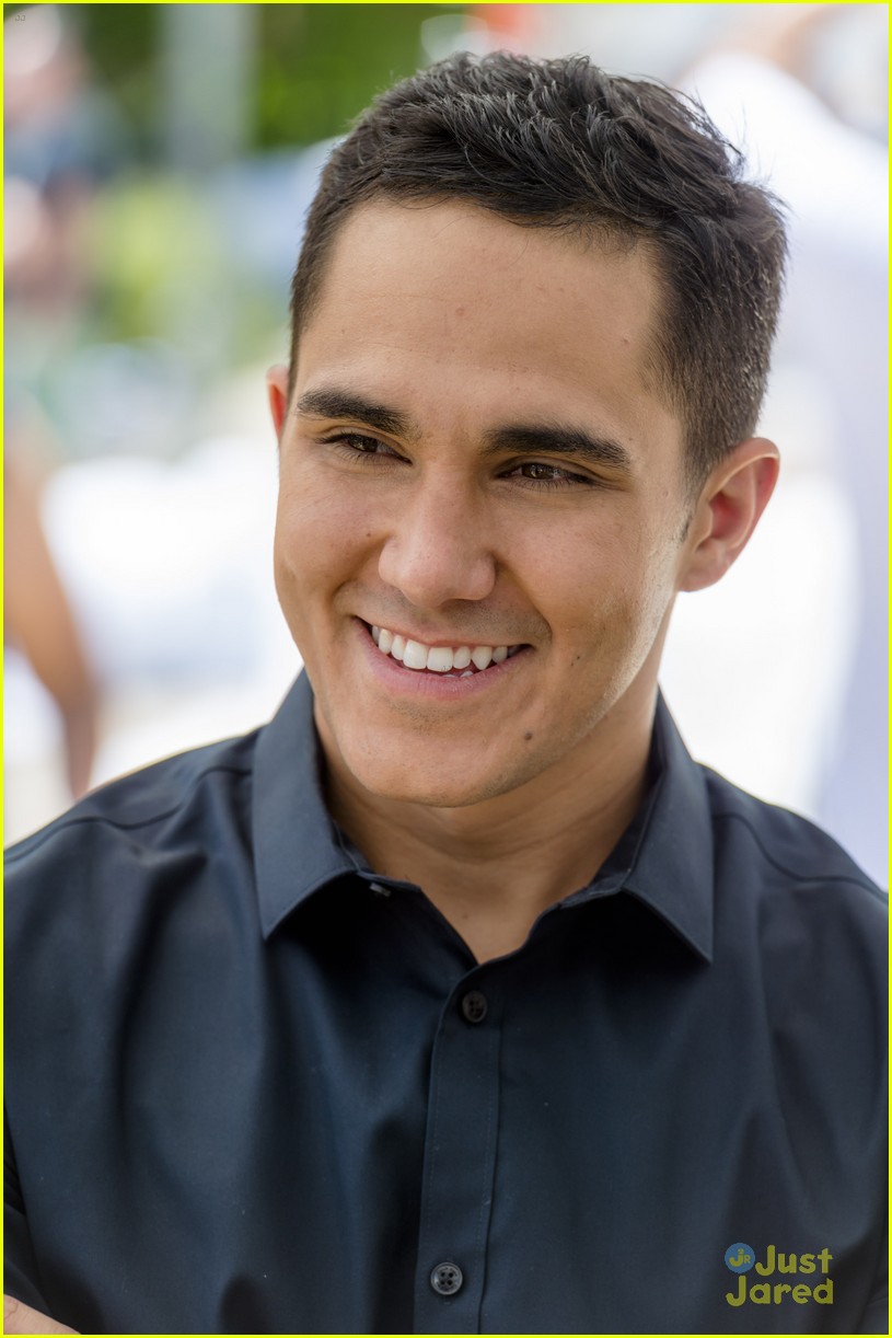 Alexa & Carlos PenaVega's Hallmark Movie 'Enchanted Christmas' Airs Tonight!