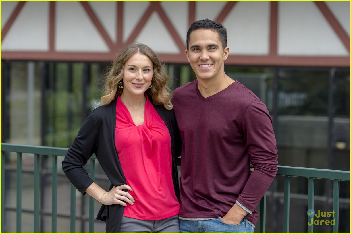Alexa & Carlos PenaVega's Hallmark Movie 'Enchanted Christmas' Airs Tonight!