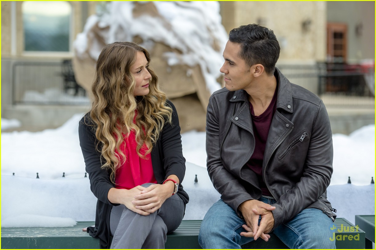 Alexa & Carlos PenaVega's Hallmark Movie 'Enchanted Christmas' Airs Tonight!