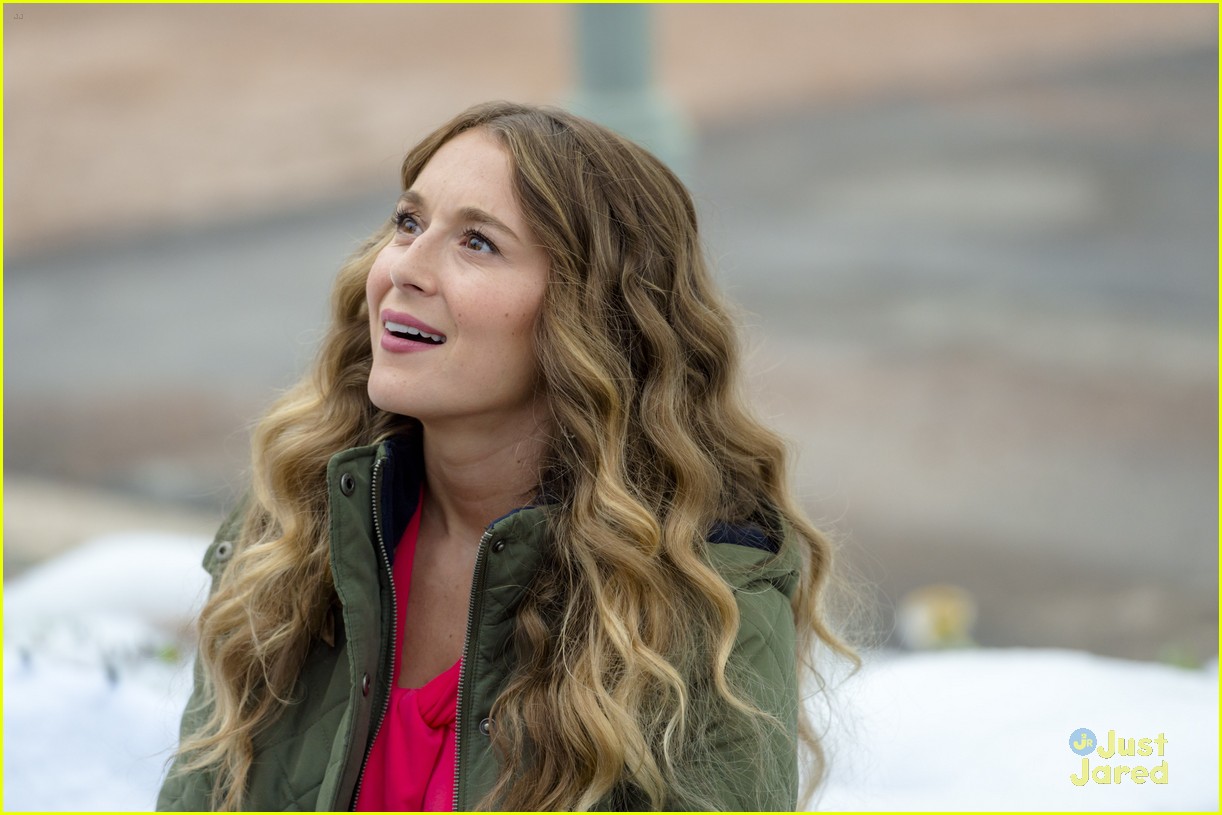 Alexa & Carlos PenaVega's Hallmark Movie 'Enchanted Christmas' Airs Tonight!