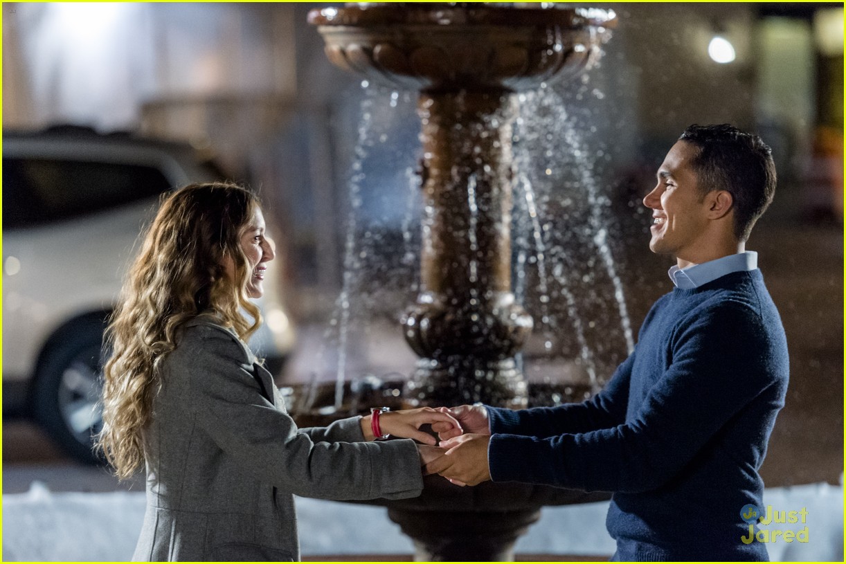Alexa & Carlos PenaVega's Hallmark Movie 'Enchanted Christmas' Airs Tonight!