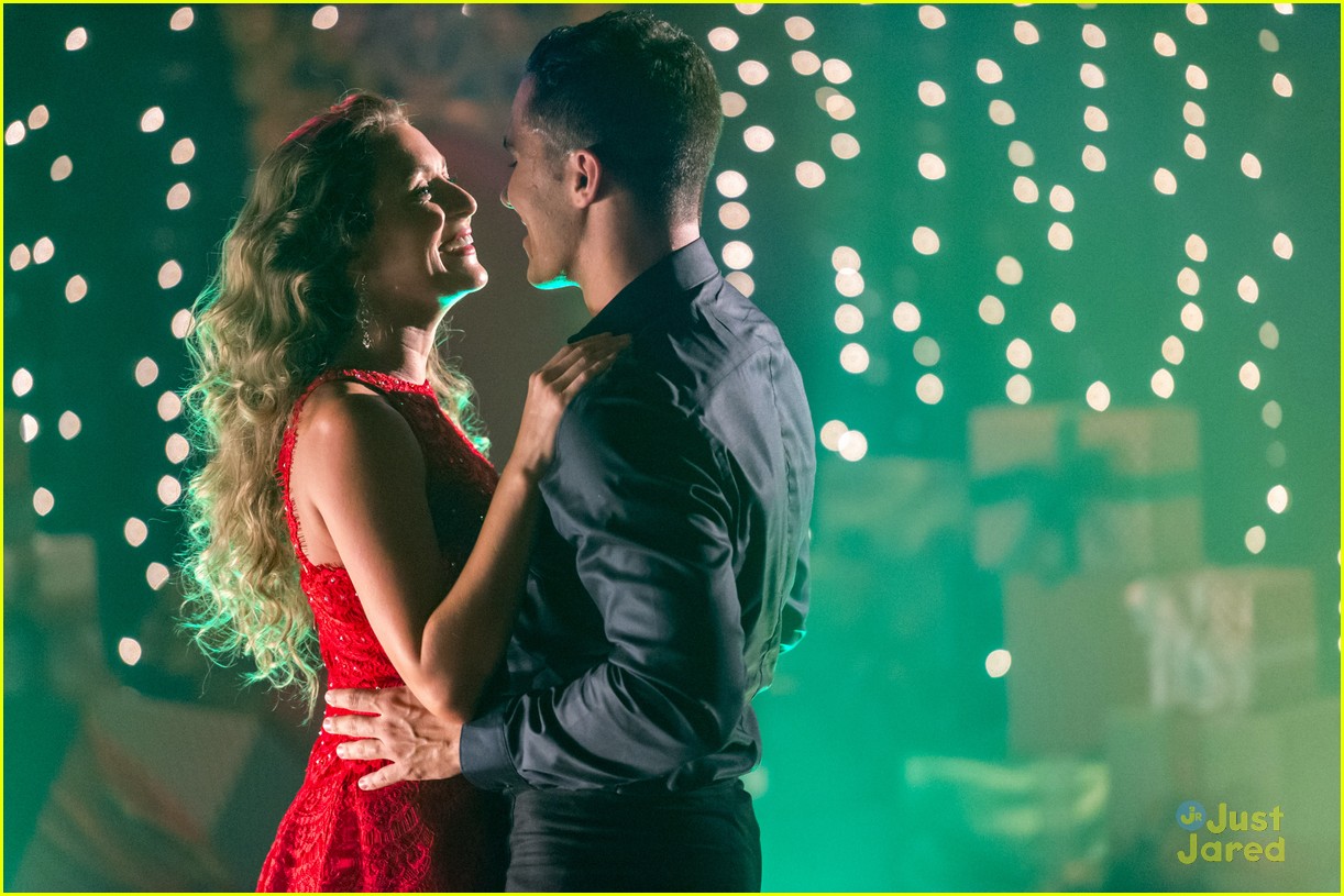 Alexa & Carlos PenaVega's Hallmark Movie 'Enchanted Christmas' Airs Tonight!