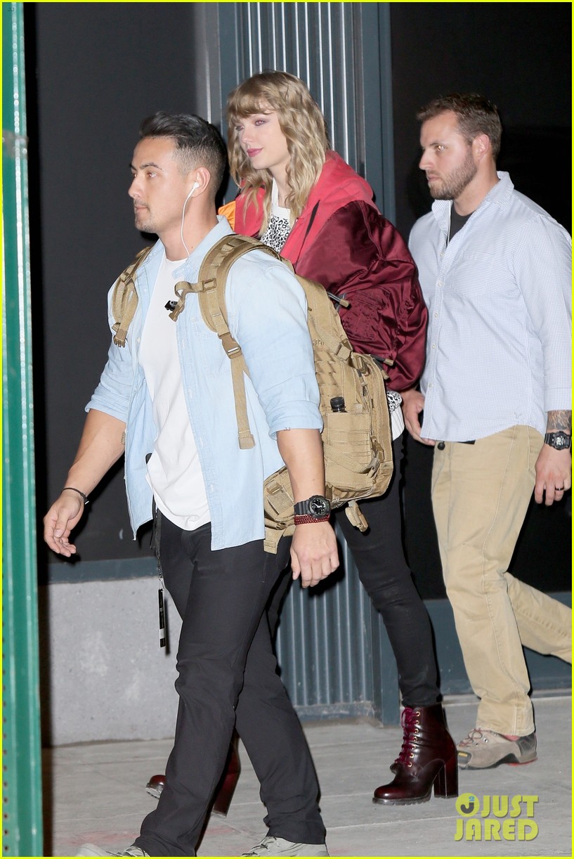 Taylor Swift is All Smiles While Hanging With Fans at Pop-Up Shop!