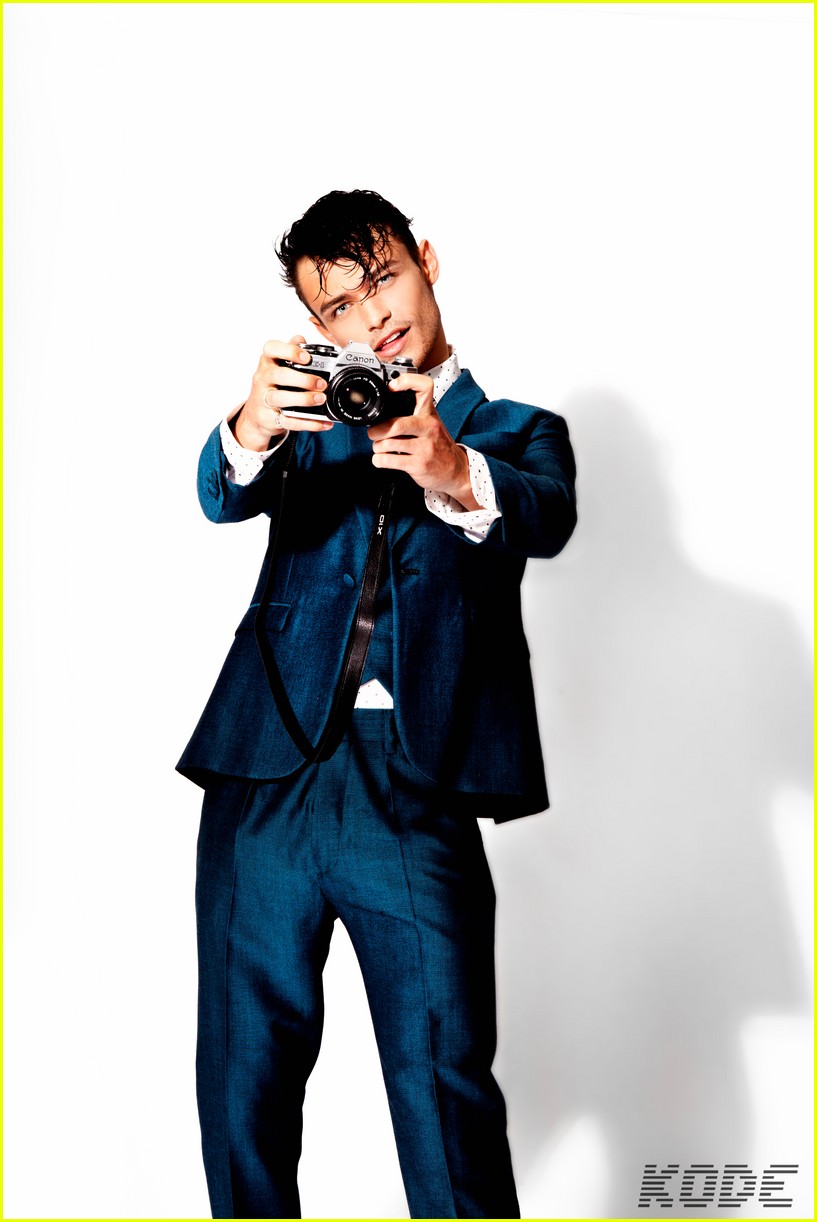 Thomas Doherty Has a 'Lord of the Rings' Tattoo & Obsession