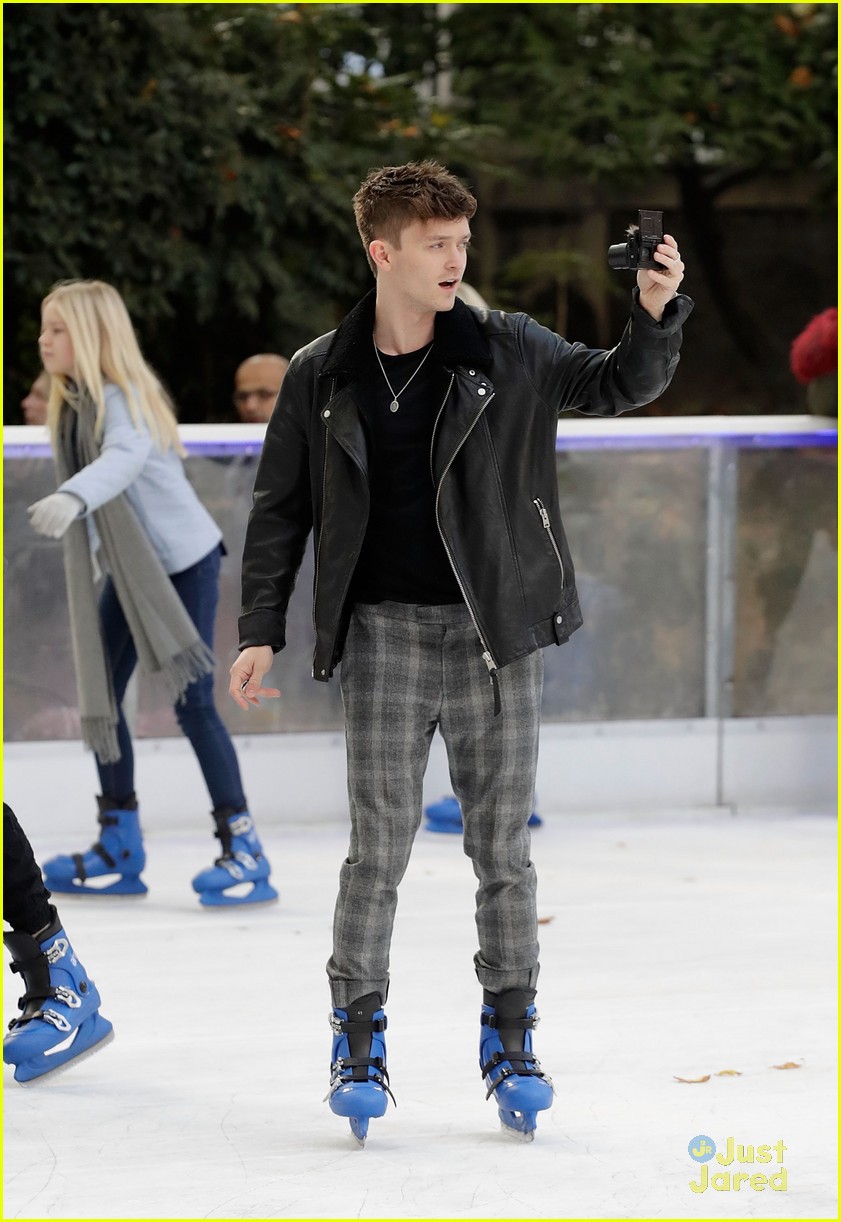 The Vamps' Tristan Evans Had Some Trouble On The Ice Rink in London & Fell!