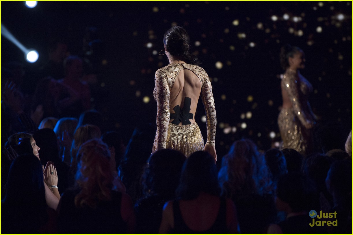 Victoria Arlen Sends Val Chmerkovskiy a Sweet Note After Scary Spasm on DWTS