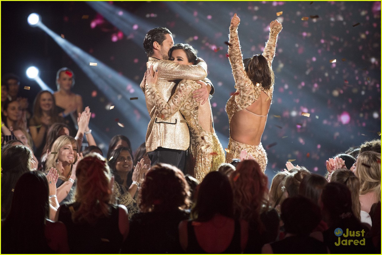Victoria Arlen Sends Val Chmerkovskiy a Sweet Note After Scary Spasm on DWTS